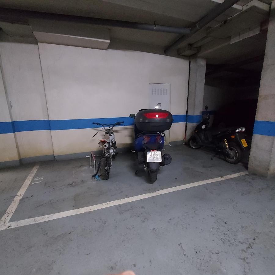 Soleado Piso Con Garaje Y Piscina A 8' Centro Apartman Castro Urdiales Kültér fotó